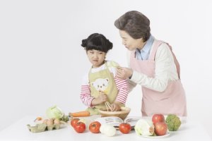 유아, 어린이 식습관을 바로 잡아요! 음식을 거부하는 아이, 예쁜 색의 음식만 먹는 아이